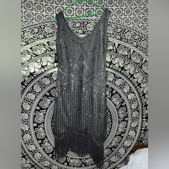 NWT Set Women’s flapper dress XL w gloves, faux Pearls, head piece, and earrings - Picture 5 of 8